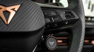 Кнопки на руле Cupra Born
